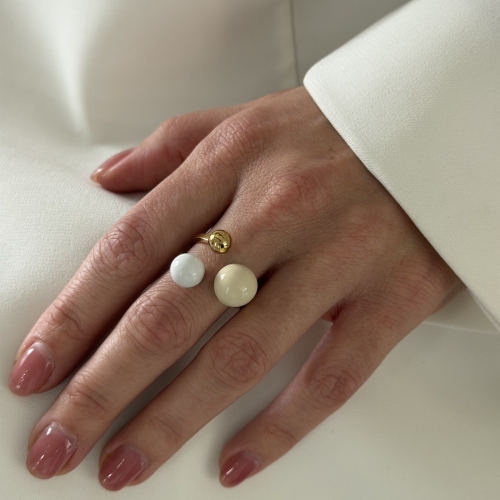 Brea Enamel Ring Ivory/Gold